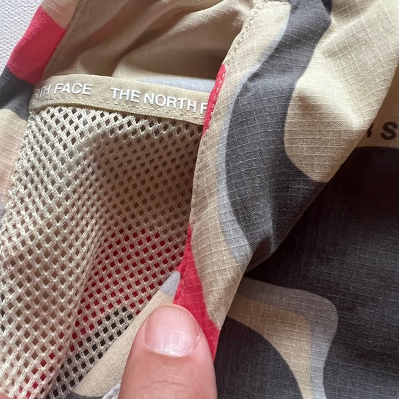 NWT The North Face Women's Patterned Shorts - Red and Gray Size Large No Liner🔥 - Picture 4 of 8